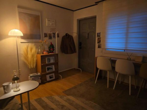 # Itaewon 10 minutes on foot # Hangangjin Station 3 minutes # Hannam Hot Place # Private Room 3 Person Single 2
